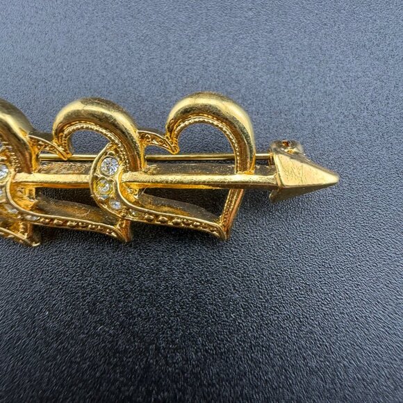Gold Tone Avon Triple Heart Arrow Brooch With Rhinestone Accents Vintage Jewelry - Picture 2 of 6